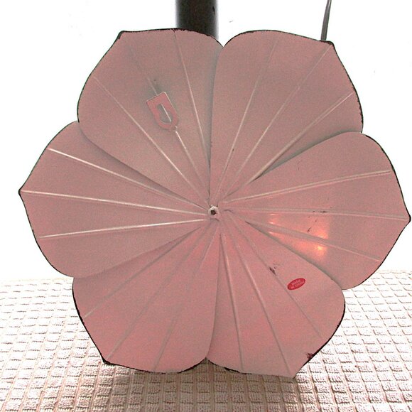 Painted metal flowers - Picture 2 of 5